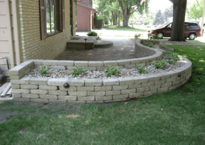 Retaining wall materials for Wisconsin climate